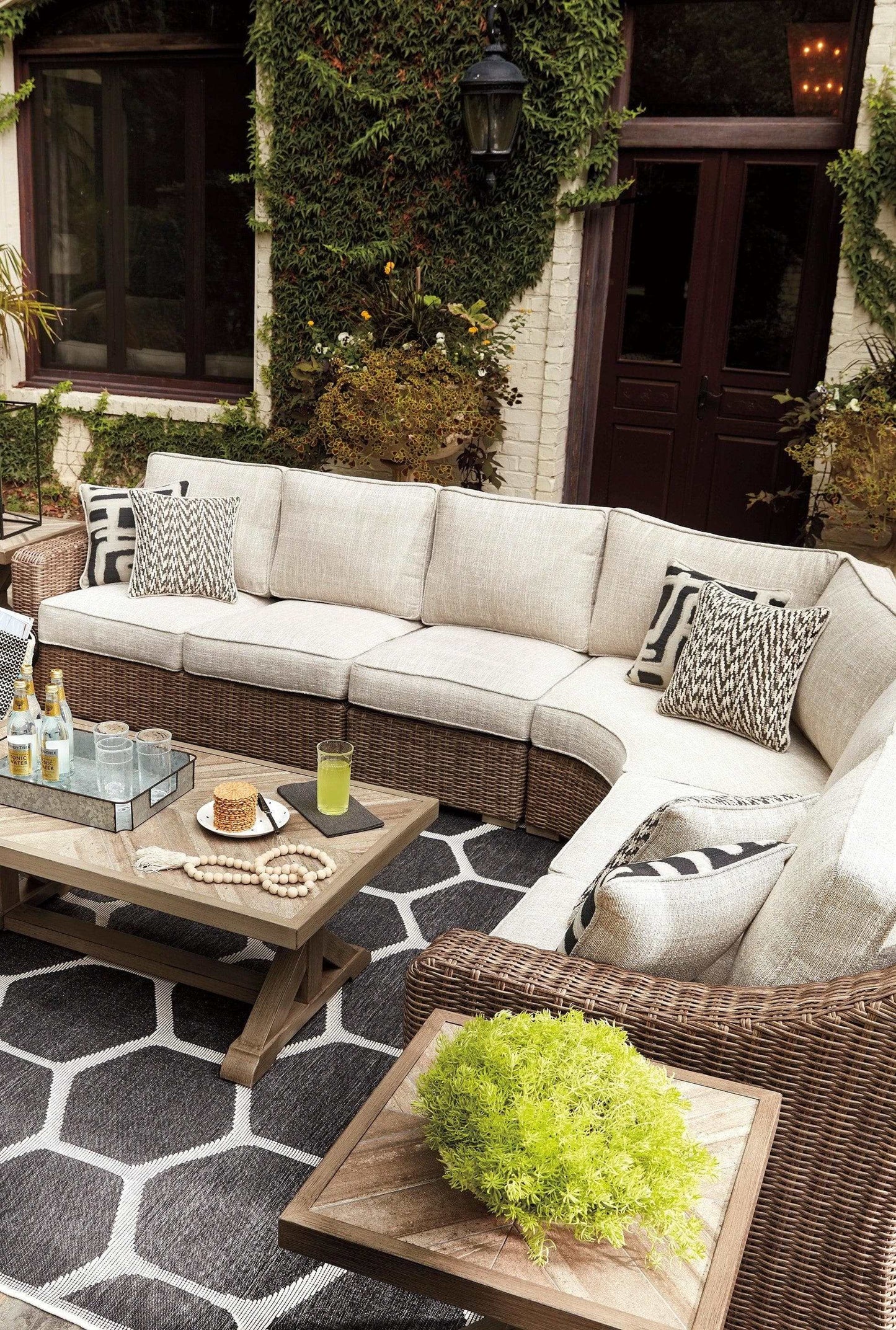 Beachcroft Beige 4pc Outdoor Sectional Set w/ Cushion