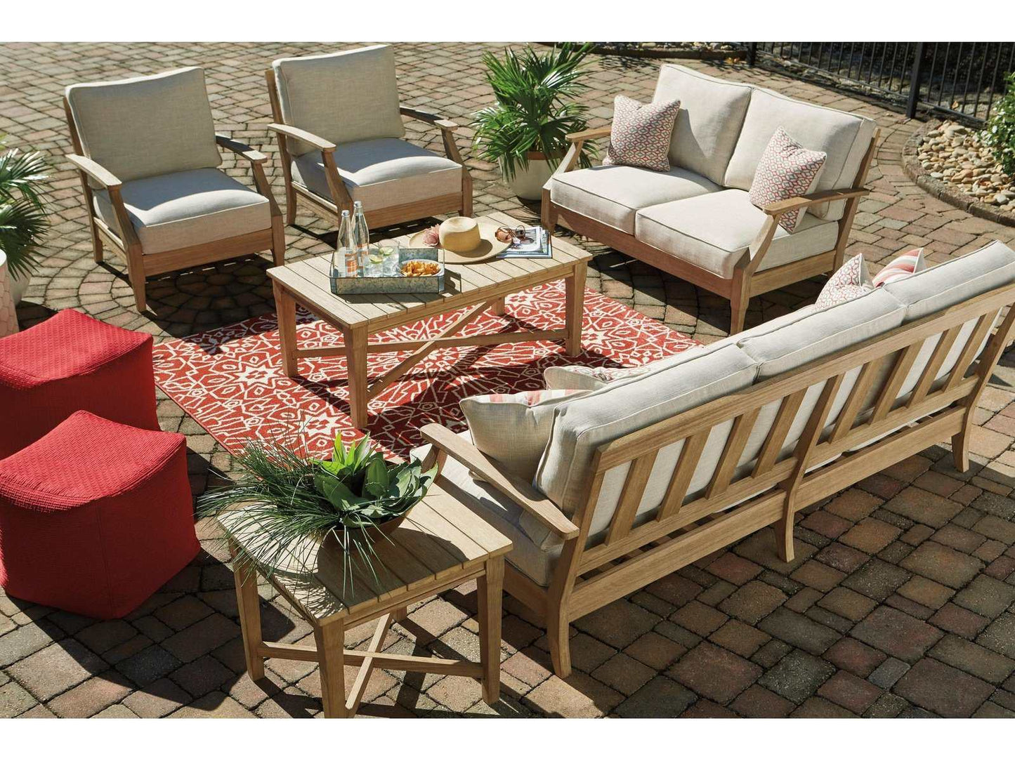 Clare View Outdoor Seating Group / 4pc