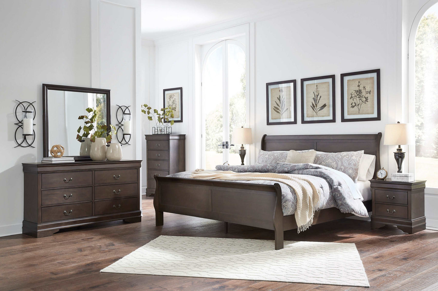 Leewarden Dark Brown Queen Sleigh Bedroom Set / 4pc