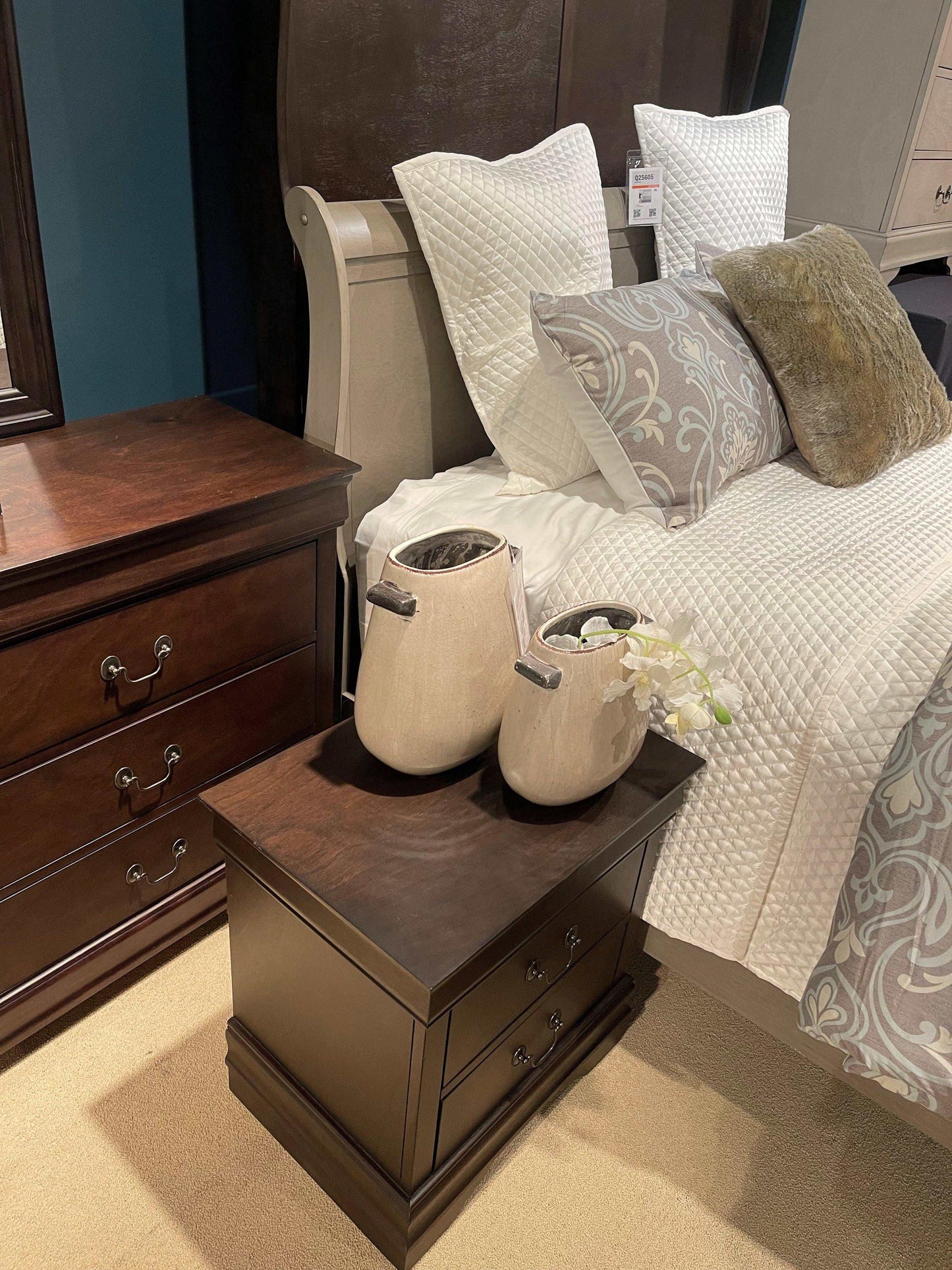 Leewarden Dark Brown Queen Sleigh Bedroom Set / 4pc