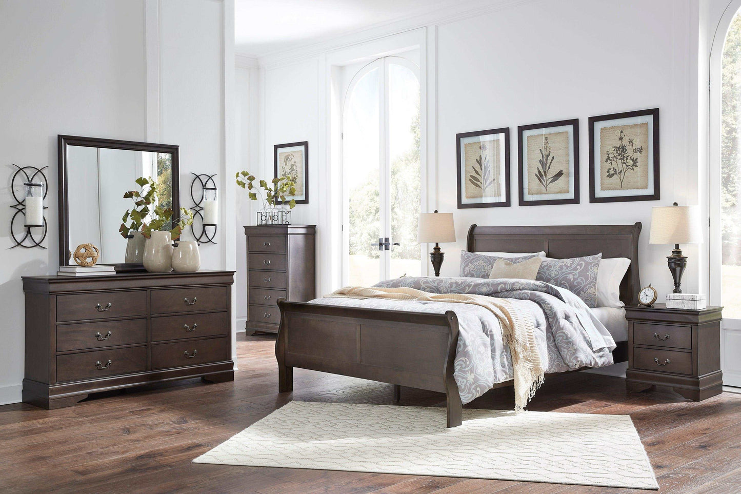 Leewarden Dark Brown Queen Sleigh Bedroom Set / 4pc