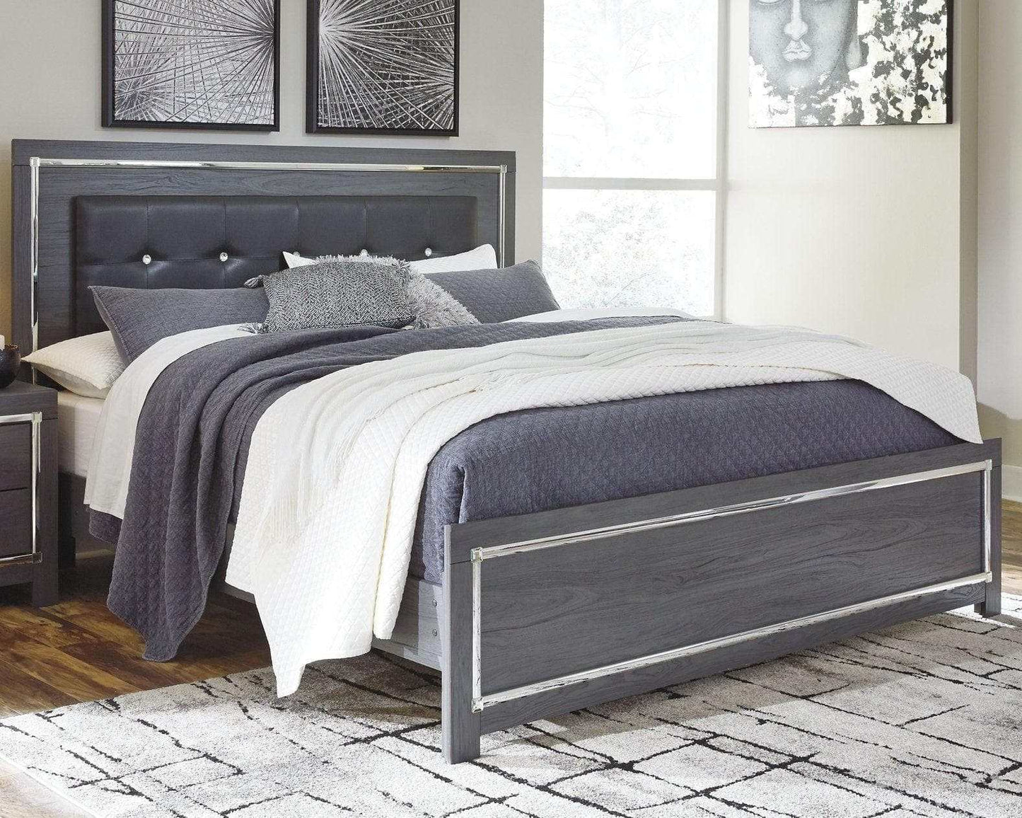 Lodanna Gray King Panel Bed w/ LED