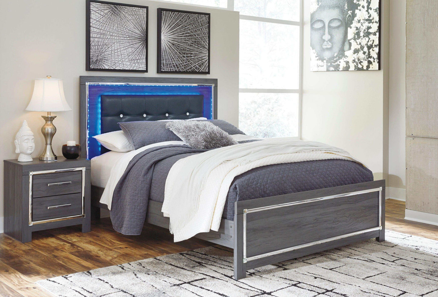 Lodanna Gray Queen Panel Bed w/ LED Bedroom Set / 4pc