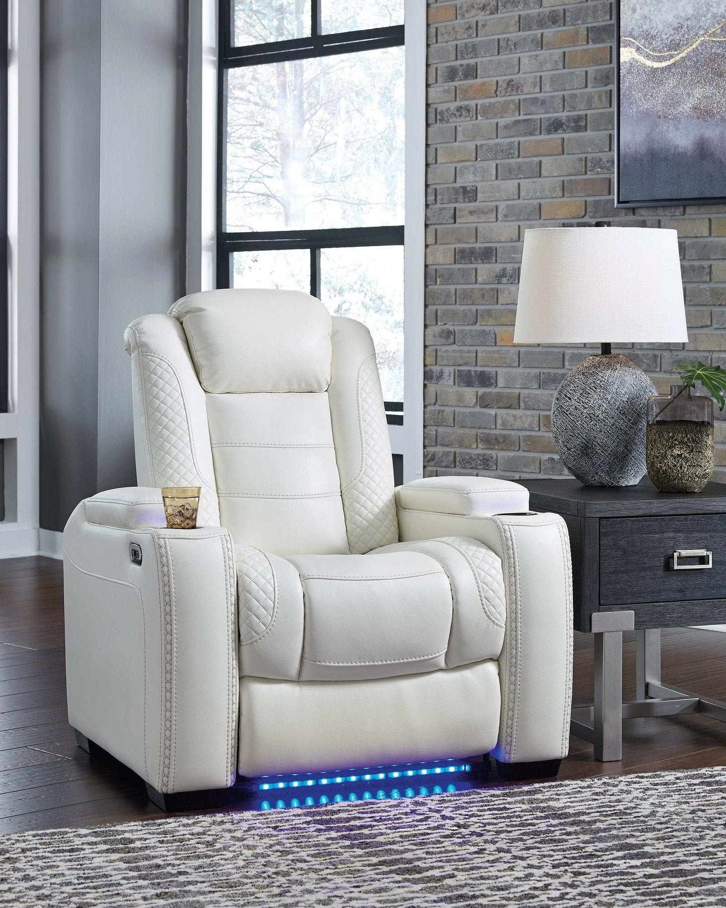 Party Time Midnight Power Recliner w/LED