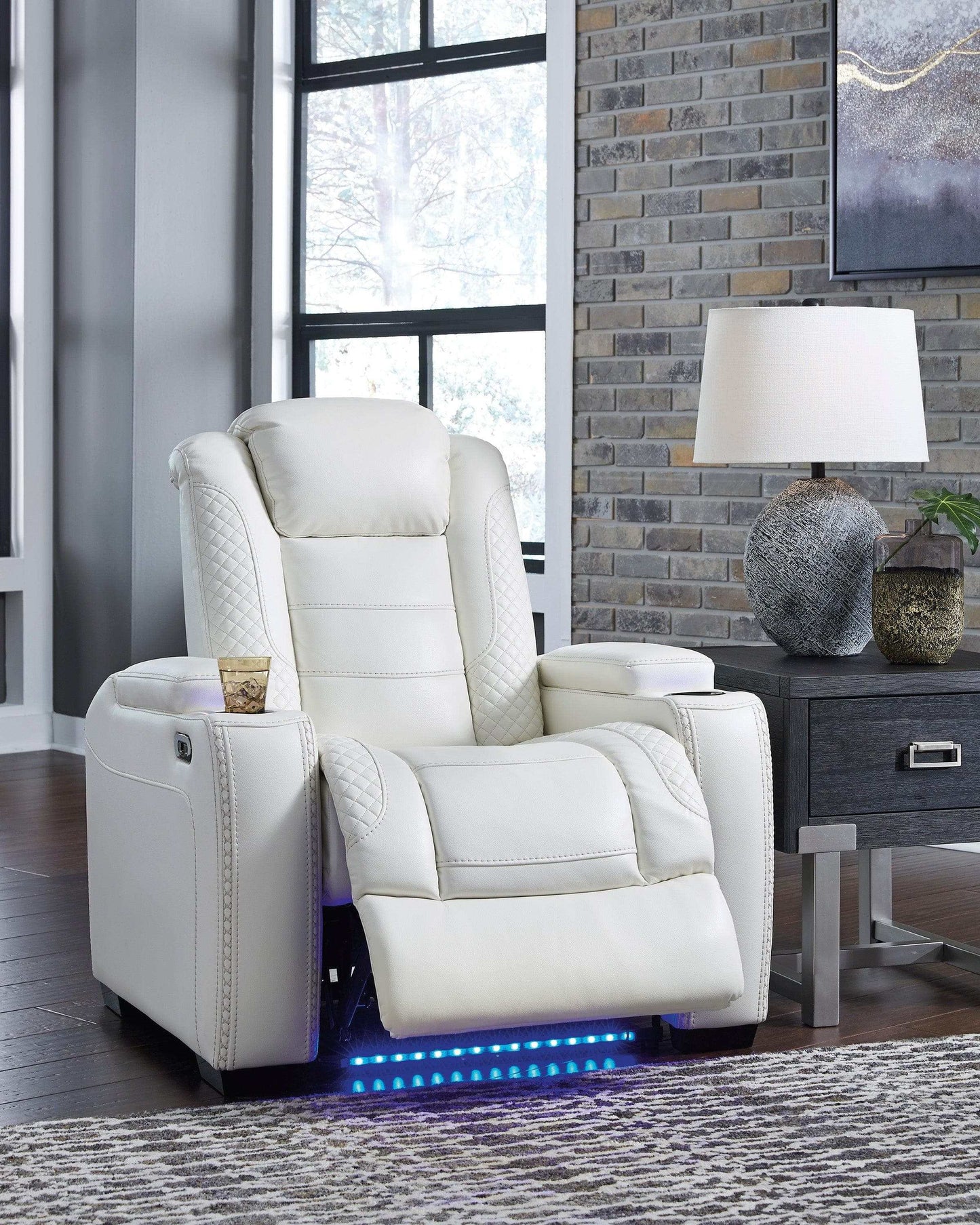 Party Time Midnight Power Recliner w/LED