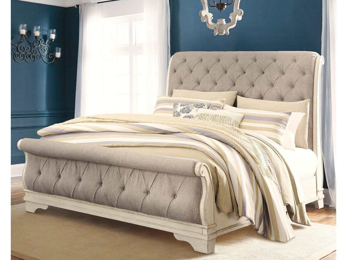 Realyn California King Sleigh Bedroom Set / 5pc