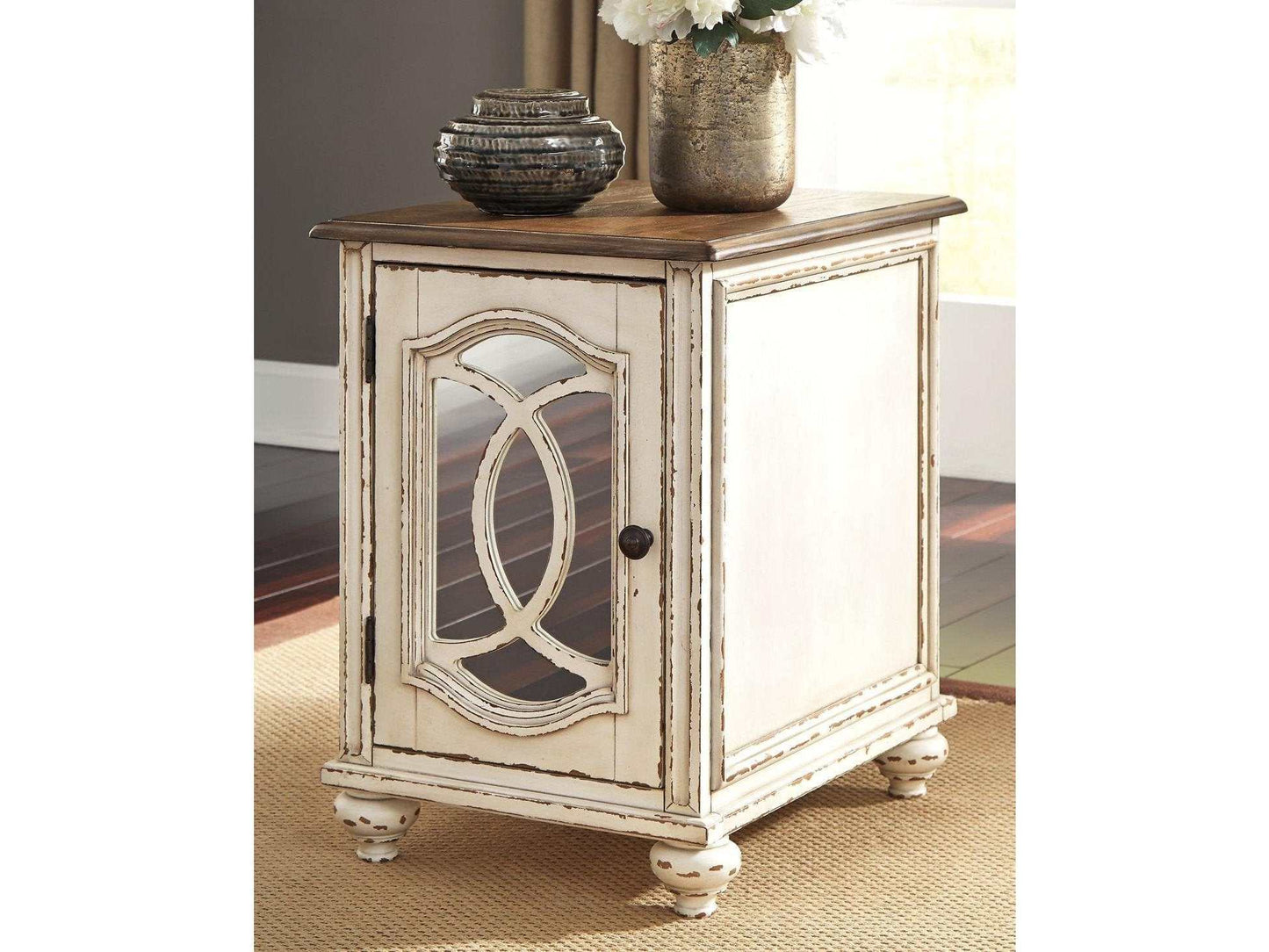 Realyn Chairside End Table