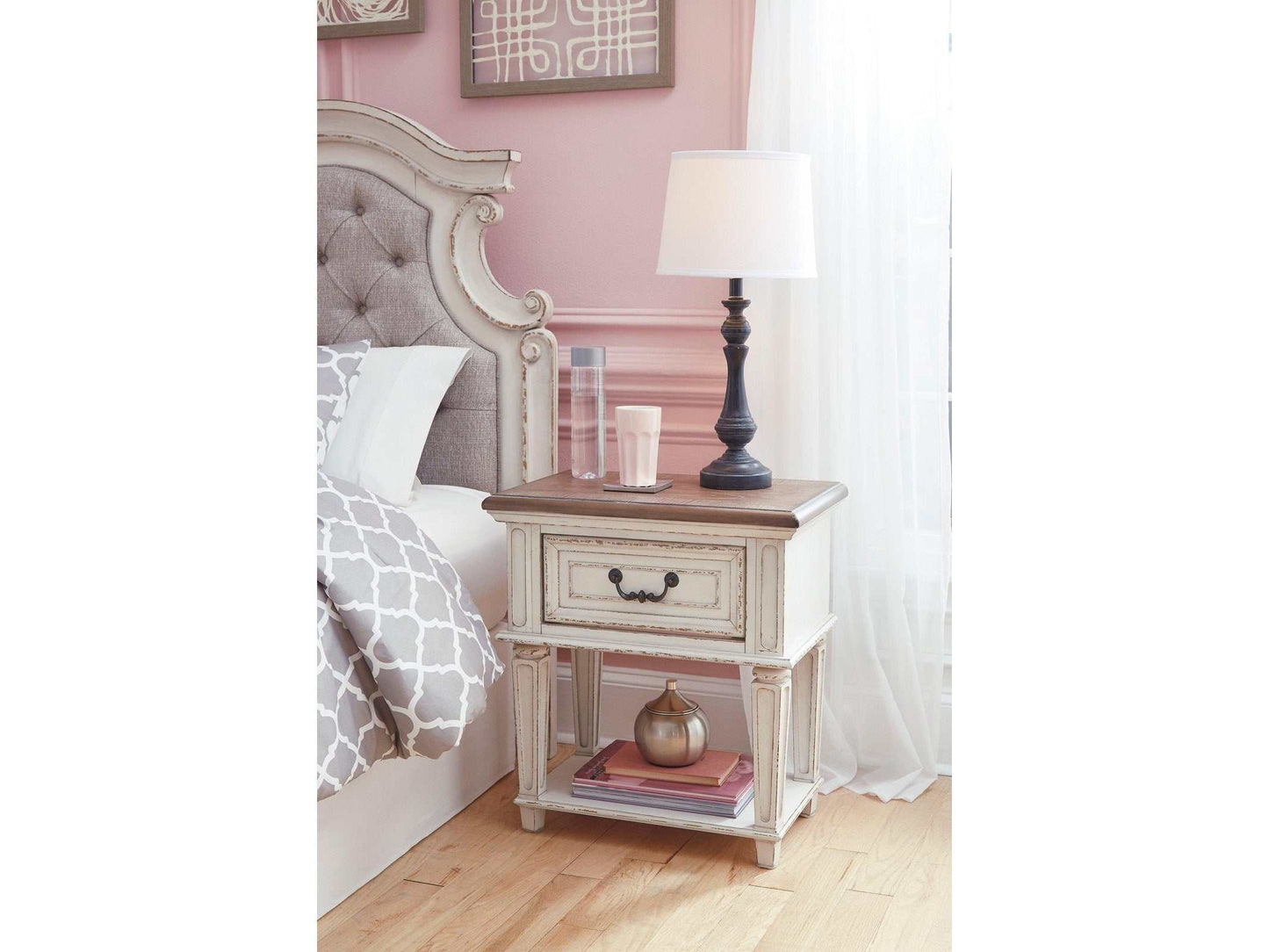 Realyn Nightstand w/ One Drawer