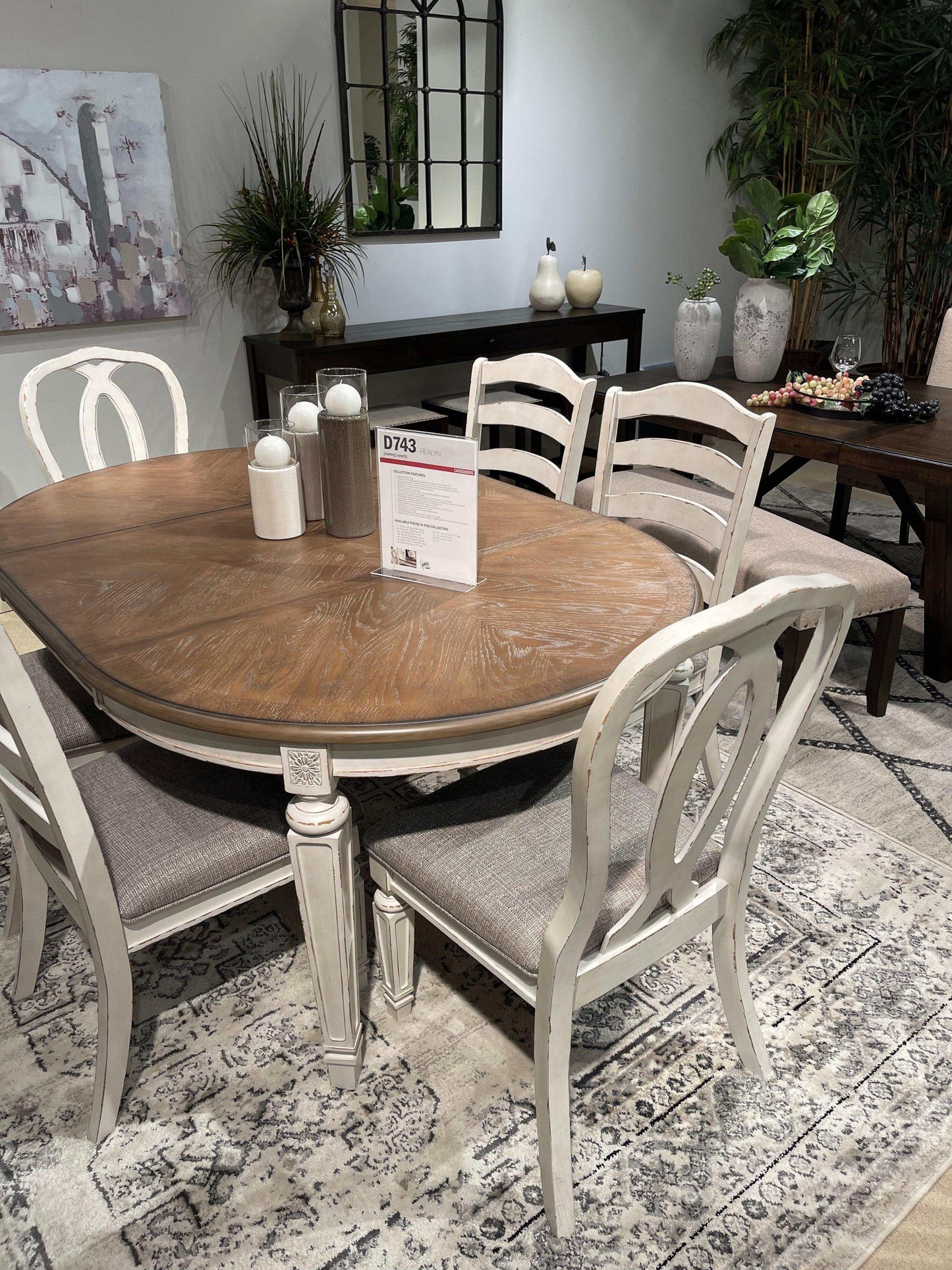 Realyn Chipped White Oval Dining Room Set / 5pc