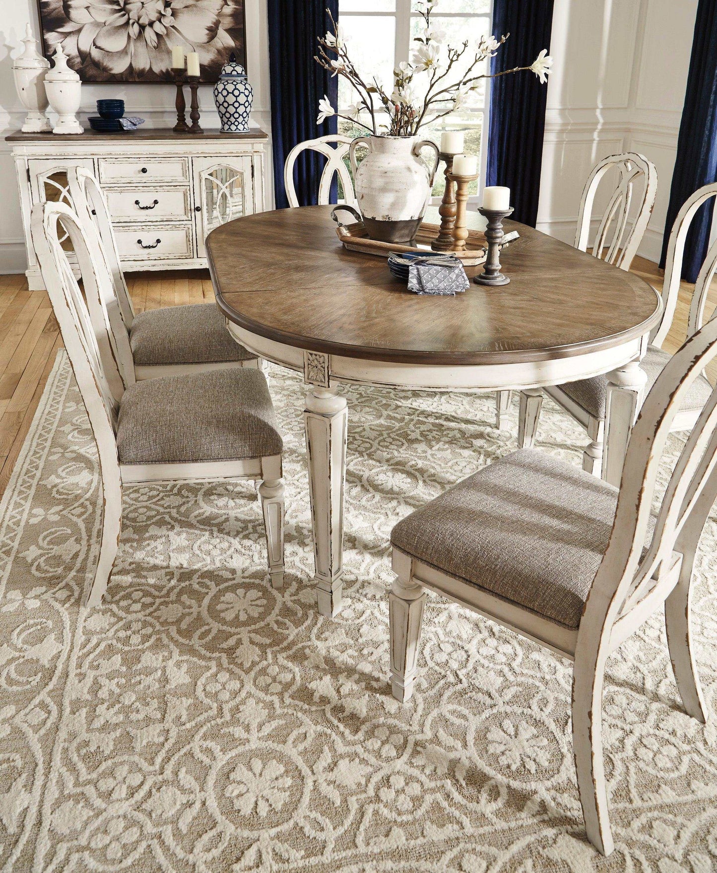 Realyn Chipped White Oval Dining Room Set / 7pc