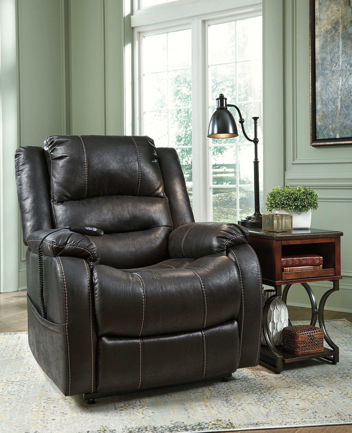 Yandel Black Power Lift Recliner